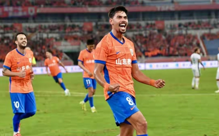 山东泰山惨败引外援调整争议 马德鲁加成换人焦