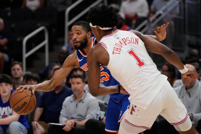 火箭大胜尼克斯五人15+创纪录，申京伊森回暖助