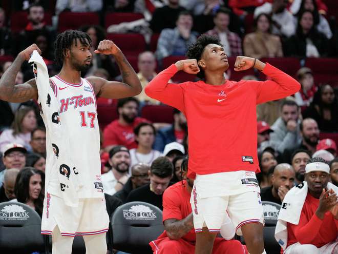 火箭大胜尼克斯五人15+创纪录，申京伊森回暖助