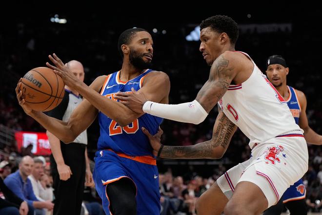 火箭大胜尼克斯五人15+创纪录，申京伊森回暖助