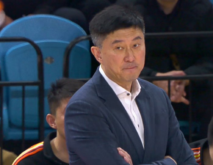 广东男篮客场逆转青岛 年轻球员成关键力量