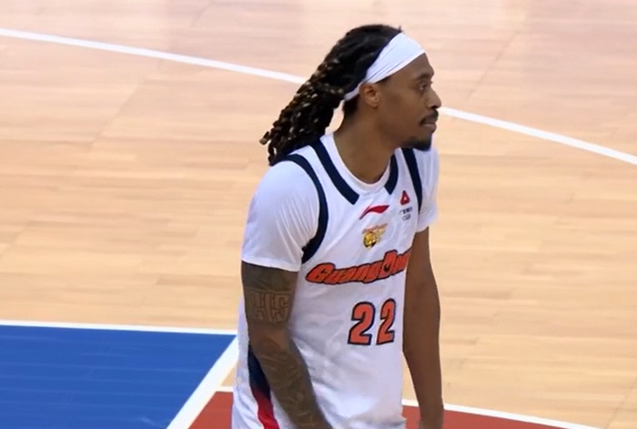 广东男篮客场逆转青岛 年轻球员成关键力量