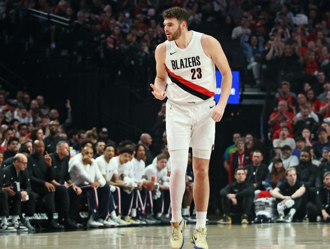 开拓者惨败马刺 阿夫迪亚独木支撑难挽颓势