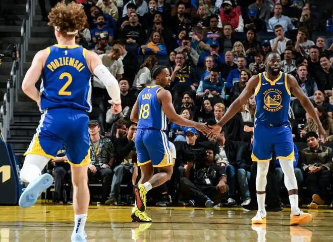 马刺大胜勇士文班亚马41+18统治赛场勇士伤病潮难