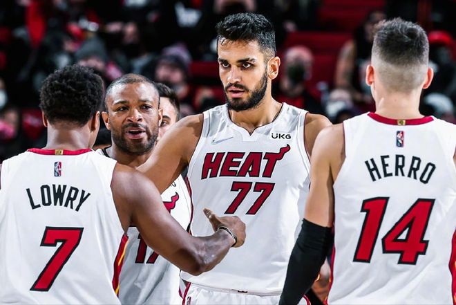 马刺大胜勇士文班亚马41+18统治赛场勇士伤病潮难