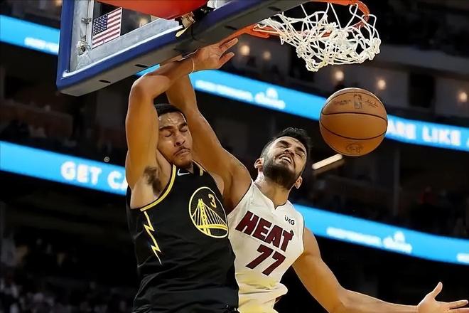 马刺大胜勇士文班亚马41+18统治赛场勇士伤病潮难